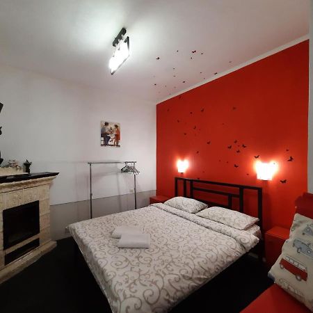 Midnight Cats' Apartment In Rynok Square Світло Є Завжди! 리비프 외부 사진