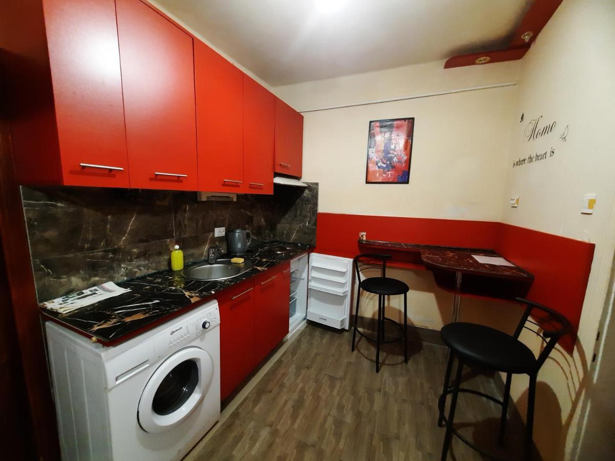 Midnight Cats' Apartment In Rynok Square Світло Є Завжди! 리비프 외부 사진