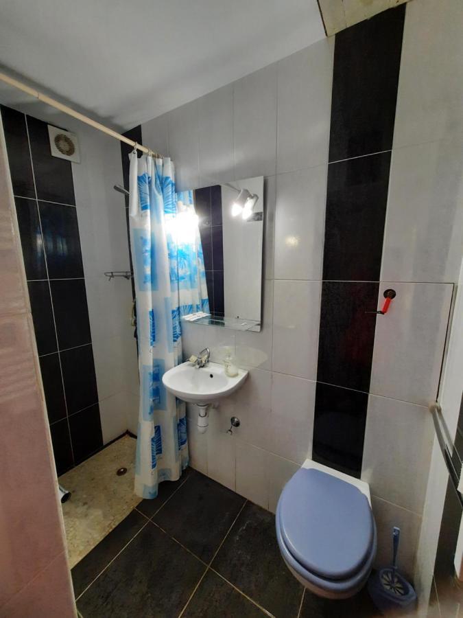 Midnight Cats' Apartment In Rynok Square Світло Є Завжди! 리비프 외부 사진